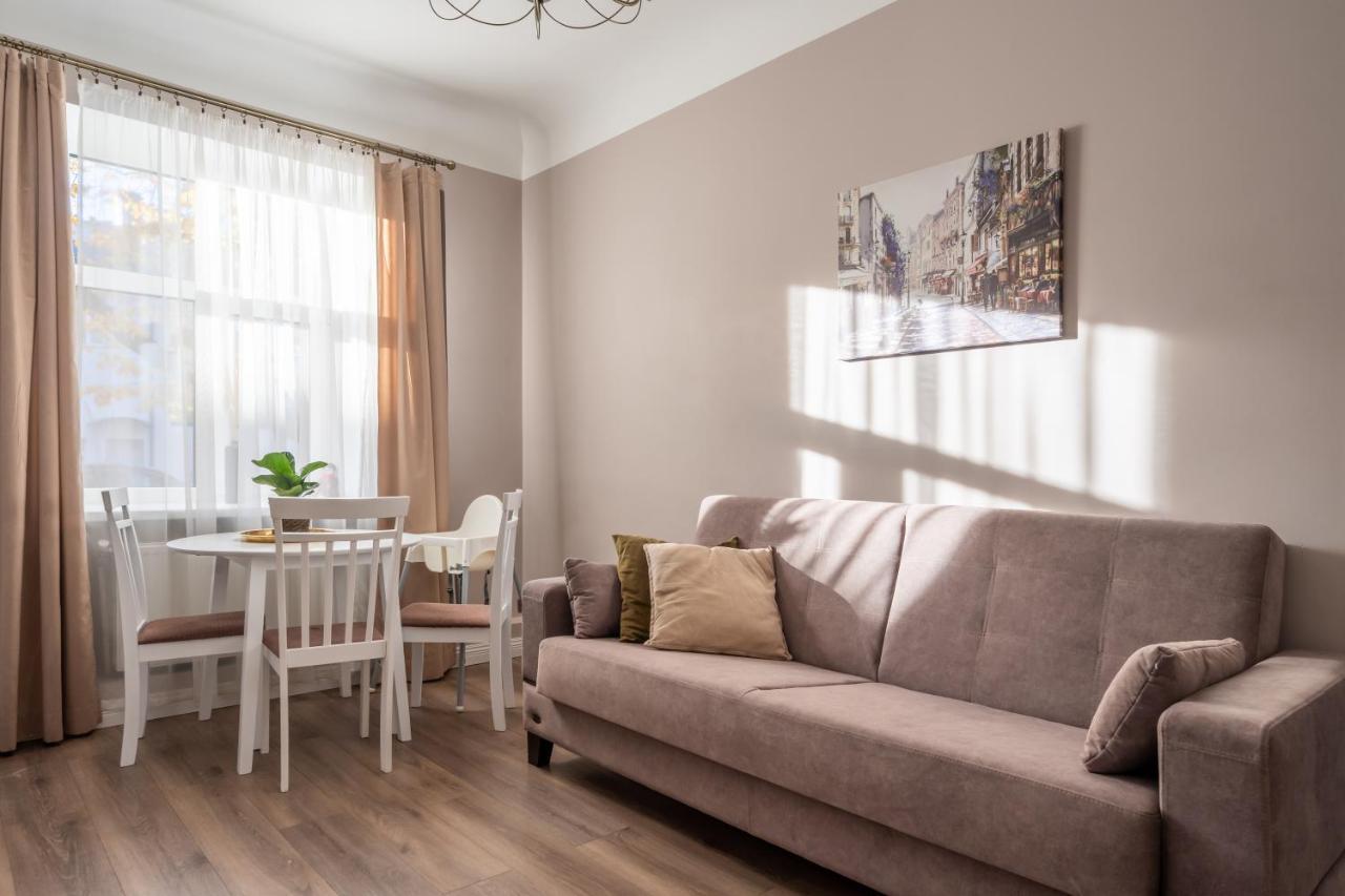 Stylish Latvian Classic 1-Bedroom Apartment Near City Center, Parks & Public Transport Links ريغا المظهر الخارجي الصورة