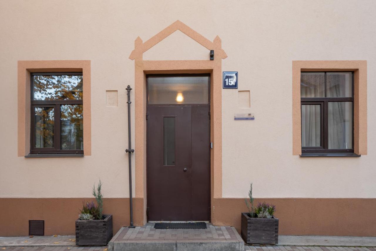 Stylish Latvian Classic 1-Bedroom Apartment Near City Center, Parks & Public Transport Links ريغا المظهر الخارجي الصورة