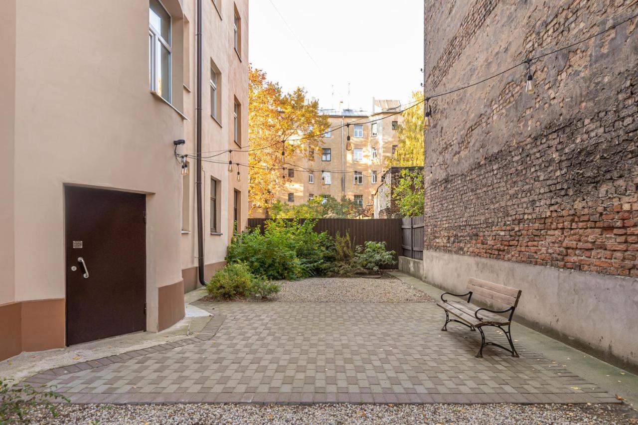 Stylish Latvian Classic 1-Bedroom Apartment Near City Center, Parks & Public Transport Links ريغا المظهر الخارجي الصورة